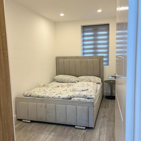Newly Build 2Br Property With Free Parking Хай-Вайкомб Экстерьер фото